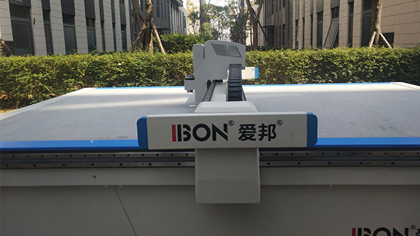 雙面羊絨裁剪機(jī)，皮草自動(dòng)切割設(shè)備。
